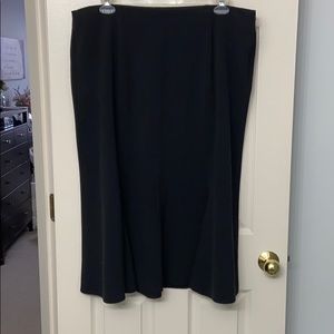 Black flouncy bottom skirt